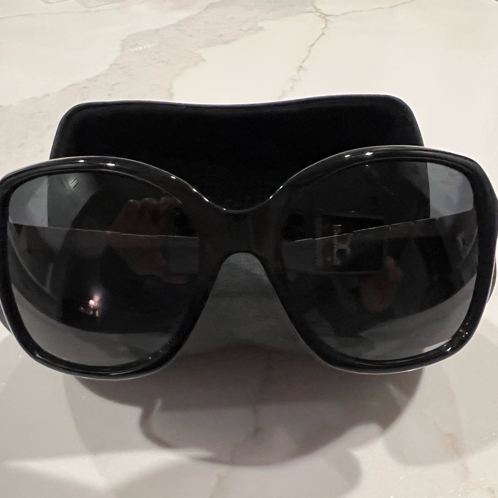 Stylish Black Sunglasses - Picture 1 of 10